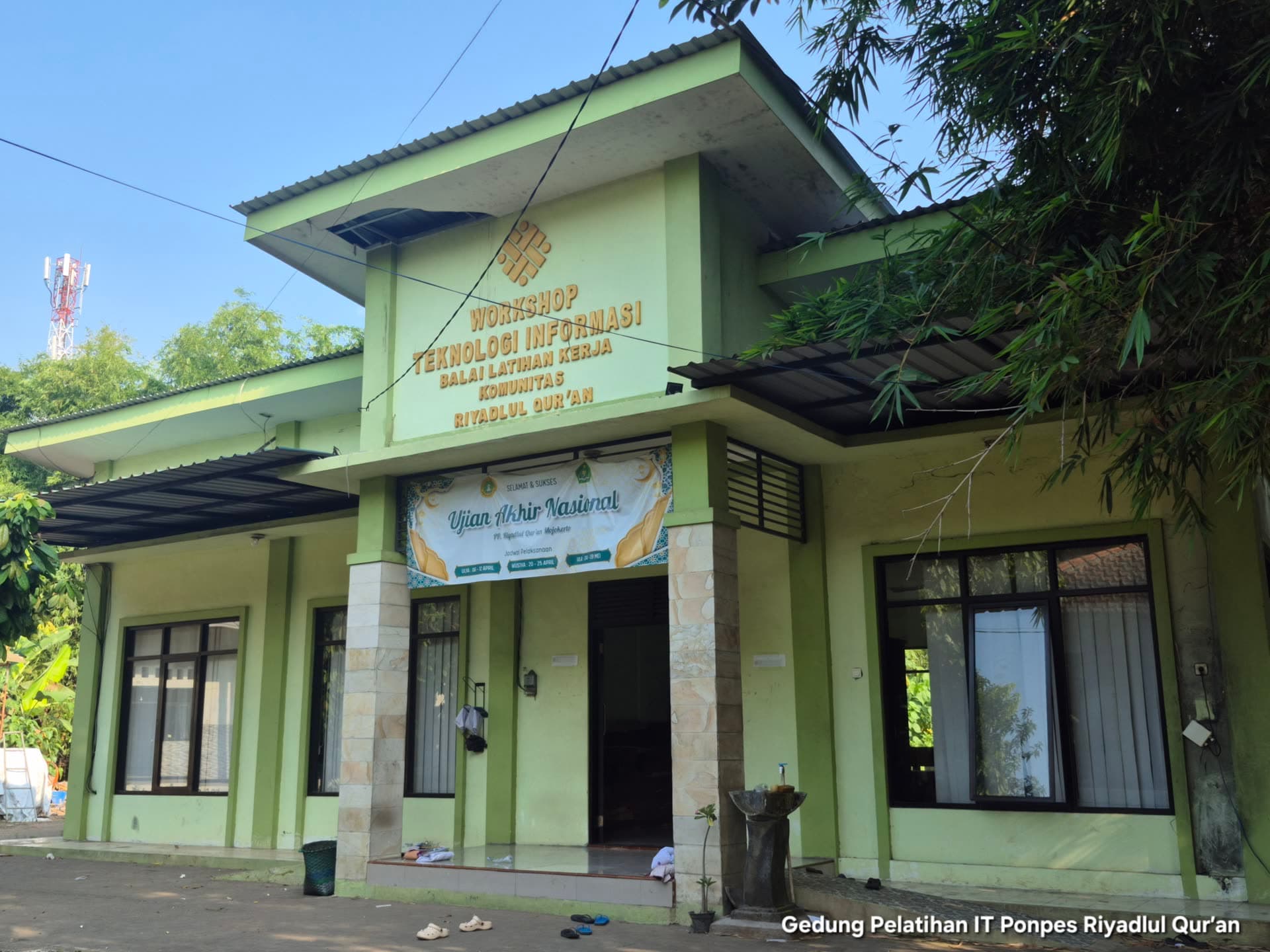 Gedung Workshop Teknologi Informasi (Balai Latihan Kerja Komunitas) Pondok Pesantren Riyadlul Qur'an